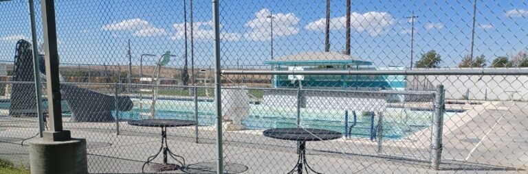 Glenns Ferry outdoor swimming pool viewed through the fence Glenns Ferry outdoor swimming pool viewed through the fence