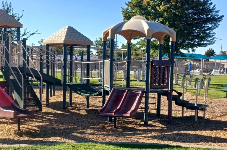 Climbing structures and play platforms at Richard Aguirre Park Climbing structures and play platforms at Richard Aguirre Park